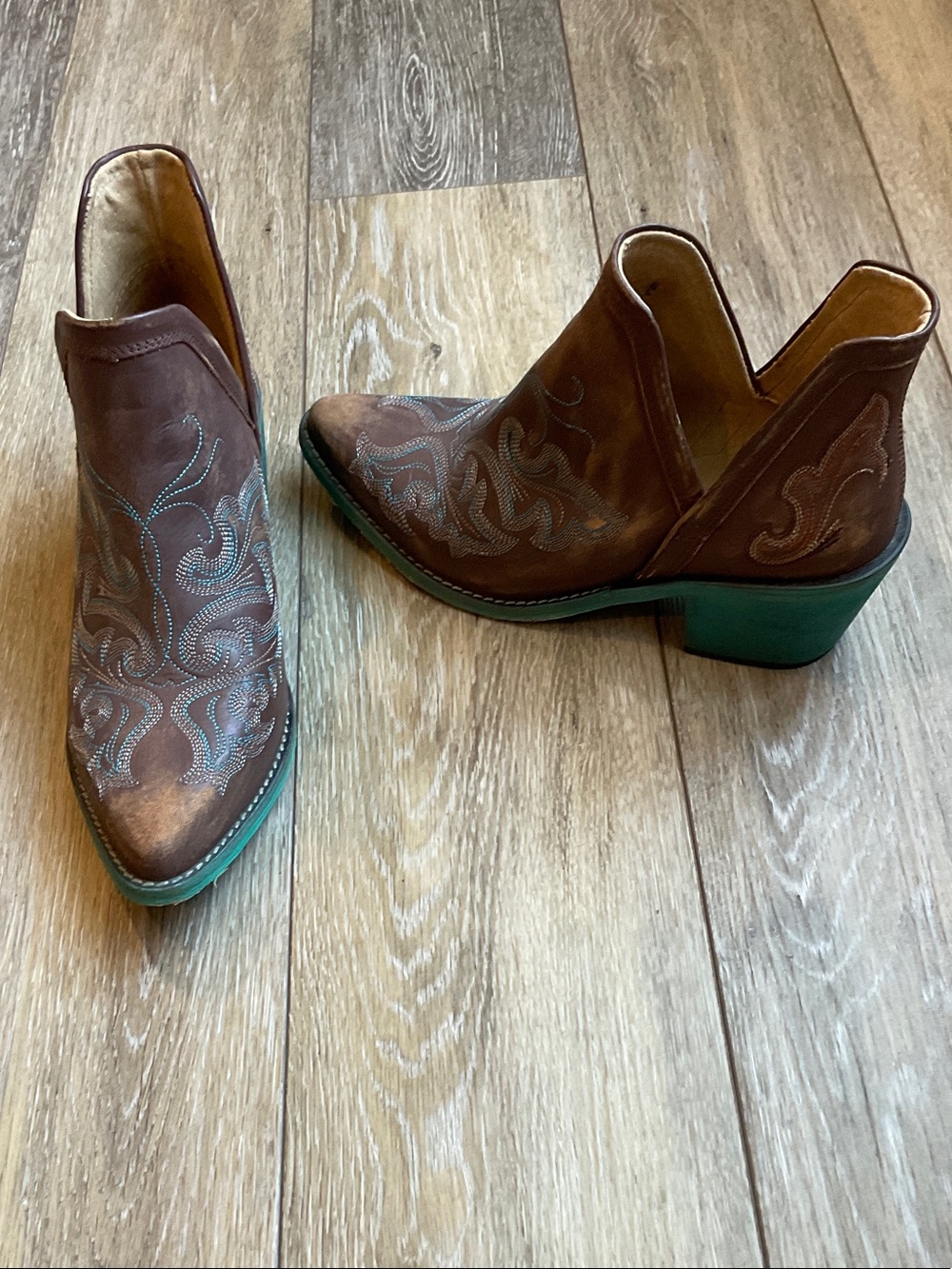 Circle G Brown Leather Ankle Booties (LIKE NEW)